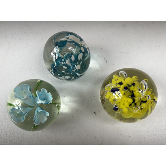 Art Mini Glass Paperweight Lot Of 3 Featuring Floral Patterns 1 1/2" - Picture 1 of 7